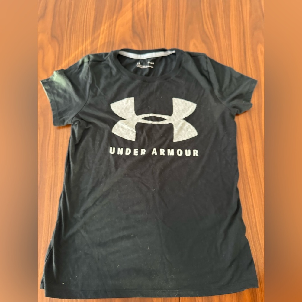 UNDER ARMOUR - WOMEN’S T SHIRT